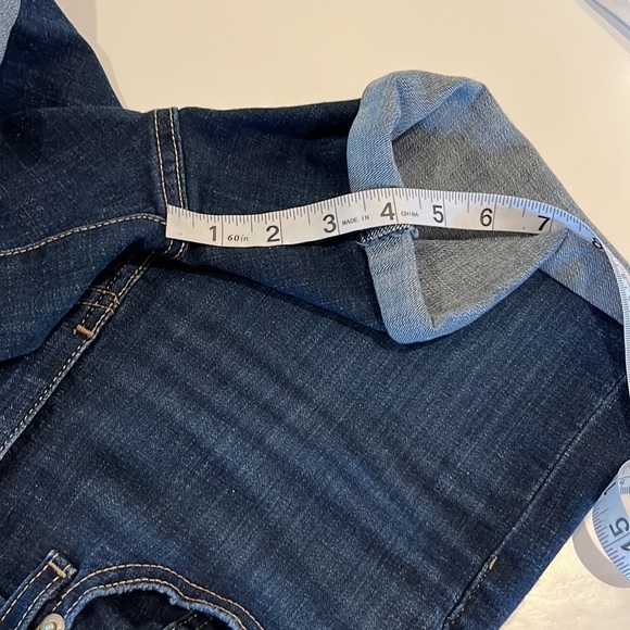 Levi’s Mid Length 4” Inseam Shorts Size 26 - Picture 7 of 16
